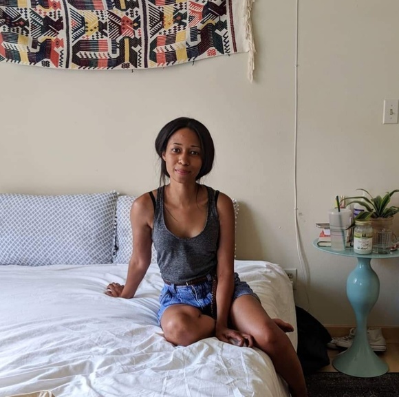 Meet your Posher, Laura - Picture 1 of 4